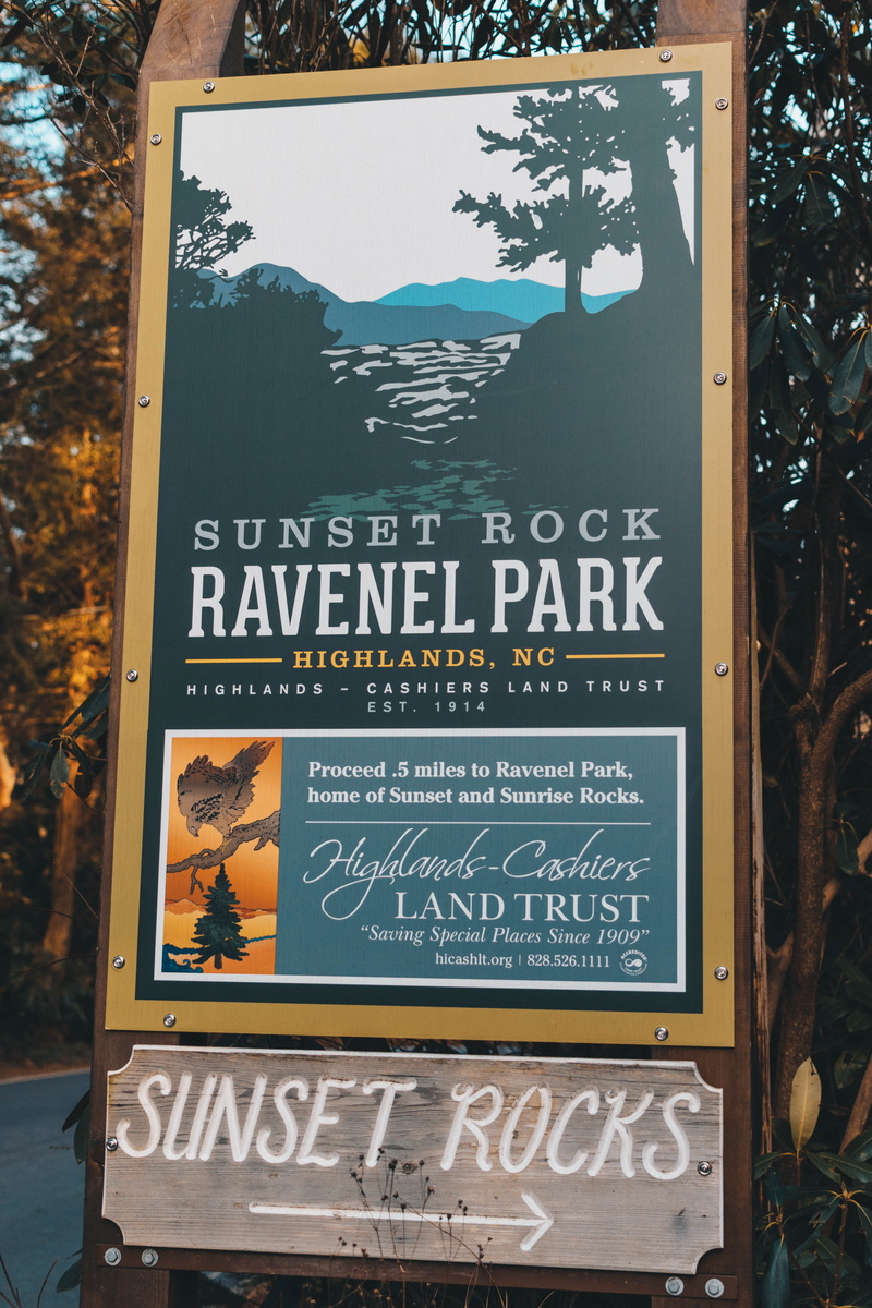 representation, typography, city, sunset, guidance, billboard, paper, communication, script, united states, board, no people, graphic, wooden, blackboard