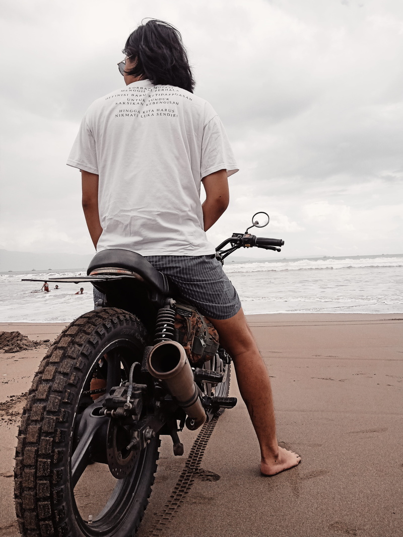 tire, motorcycle, indonesia, sky, vehicle, ocean, full length, spoke, machine, sand, real people, rear view, clothing, horizon over water, day, water, human