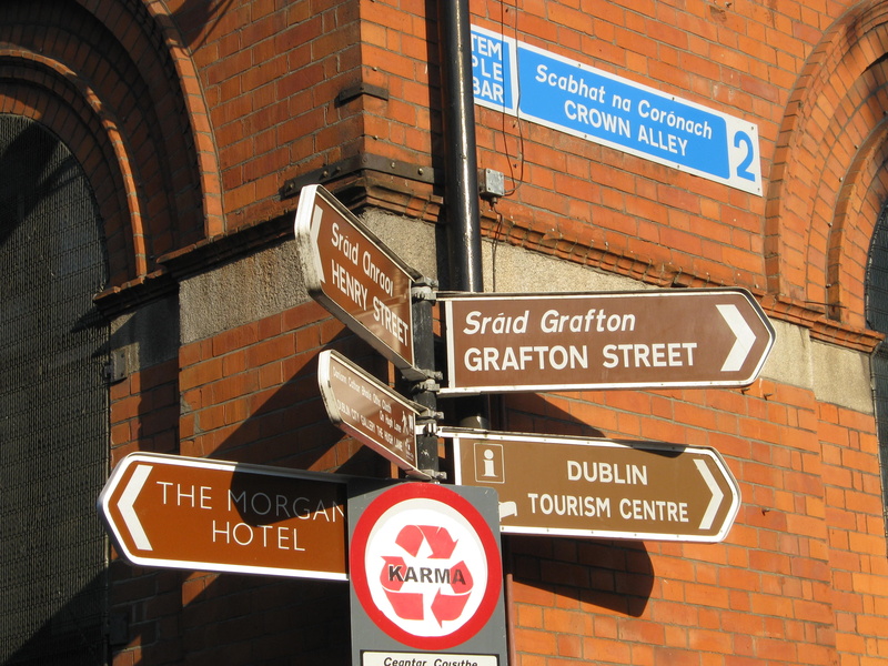 building, information sign, signs, bricks, day, Street Sign, Ireland, architecture, signages, guidance, building exterior, Dublin, directional sign, non-western script