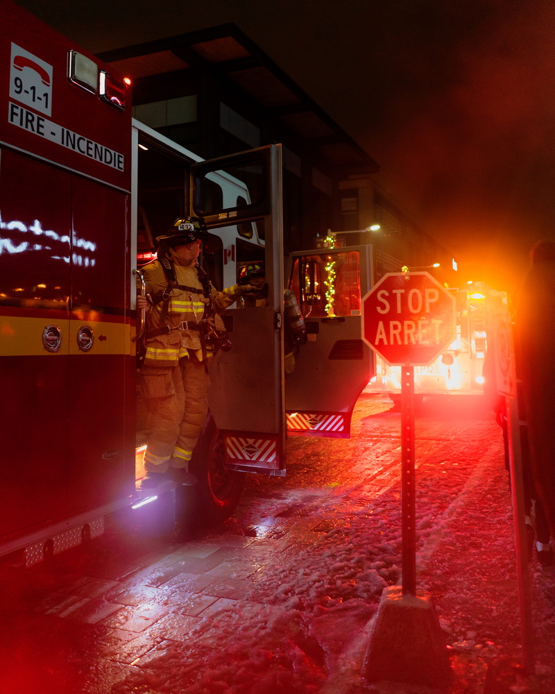 transportation, full length, arret, 8K, group of people, apartment building, nature, communication, stop, fire truck, truck, city, building, real people