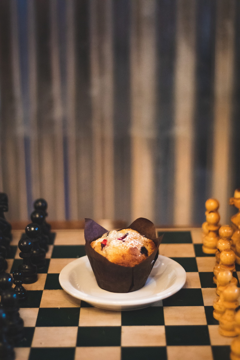 chest board, cupcake, pawn - chess piece, united states, indulgence, strategy, close-up, bun, muffin, leisure games, sugar, food and drink, treat, play