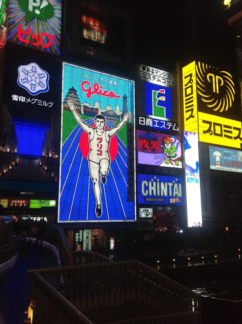 text, illuminated, western script, architecture, night view, advertising, led, male likeness, built structure, female likeness, japan, running man, 2K