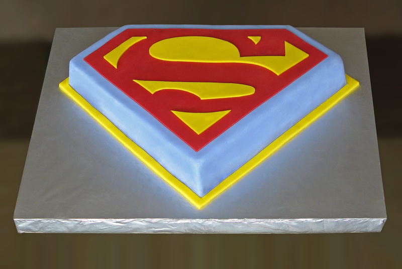 red, party, bakery, decor, celebration, indoors, emotion, close-up, blue, birthday, frosting, positive emotion, communication, 2K, happy, Superman logo