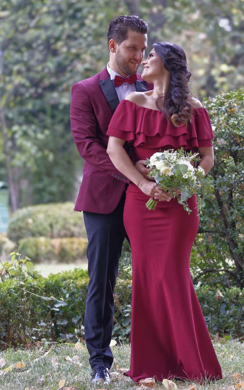 park, young couple, pretty, wedding dress, smile, photo, staring, female, together, young women, people, affection, couple - relationship, flower, adults