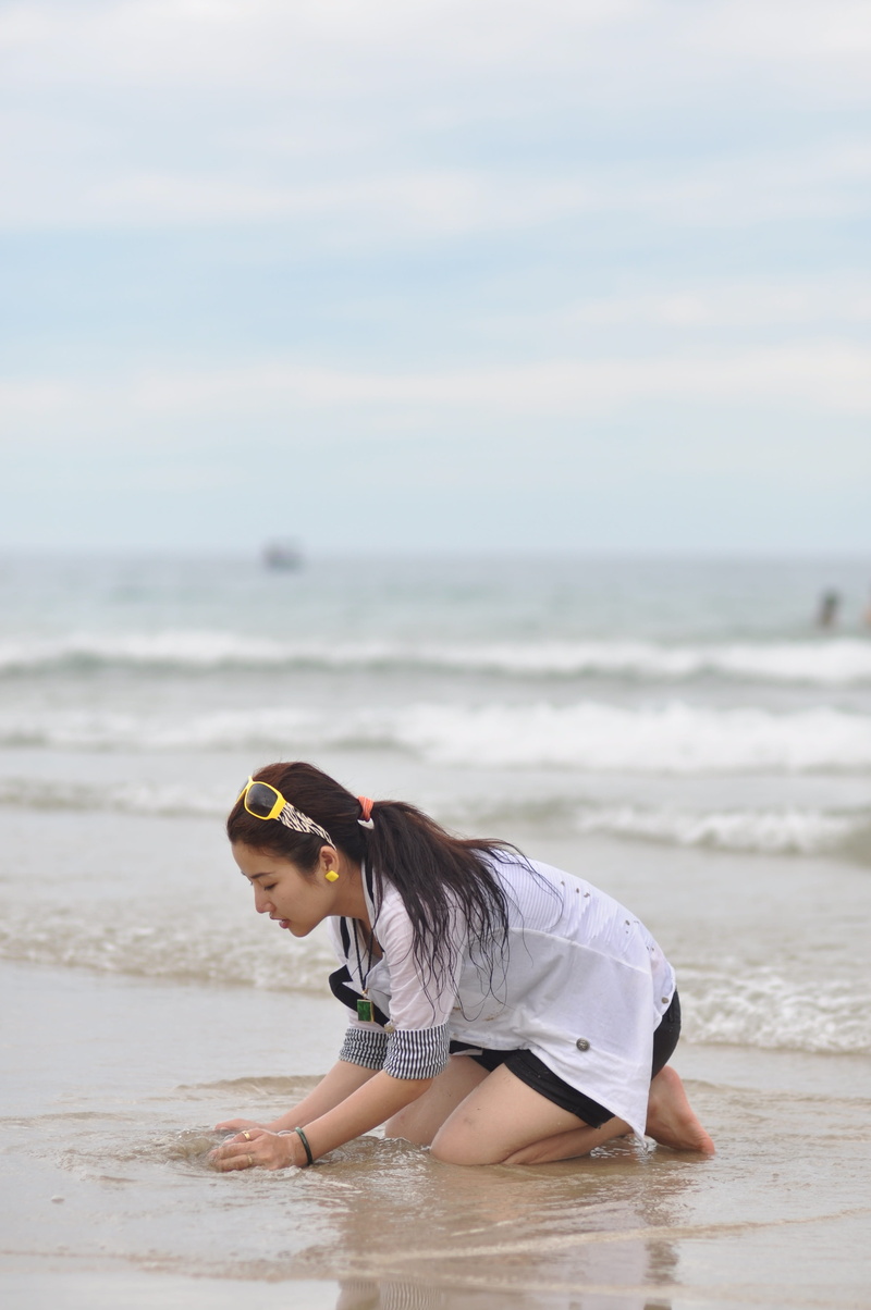 scenics - nature, lifestyle, wave, nature, attractive, brunette, 4K, vacation, day, happiness, adult, outdoor, leisure activity, kneeling, undershirt