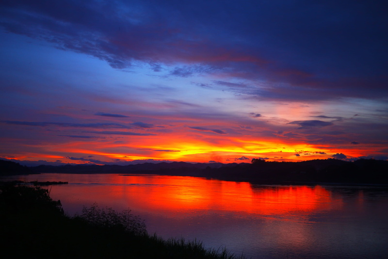 reflection, sun, light, scenics - nature, red, non-urban scene, 2K, water, beauty in nature, skyline, idyllic, no people, evening, orange color, Sunset