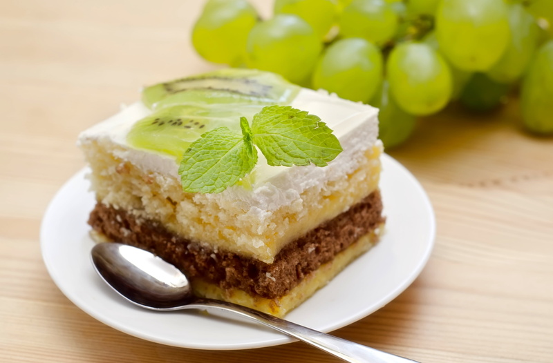 crockery, silver, cake, snack, gourmet, icing, table, spoon, kiwi, grapes, backgrounds, still life, pastry, temptation, sugar, refreshment, unhealthy eating