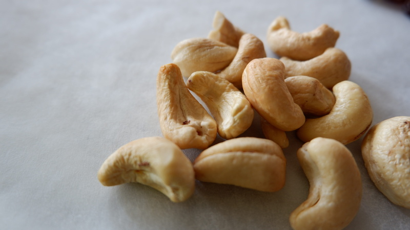 indoors, nut - food, 5K, studio shot, snack, white, cashew nuts, fruit, food, cashew, large group of objects, no people, group of objects, wellbeing, still life