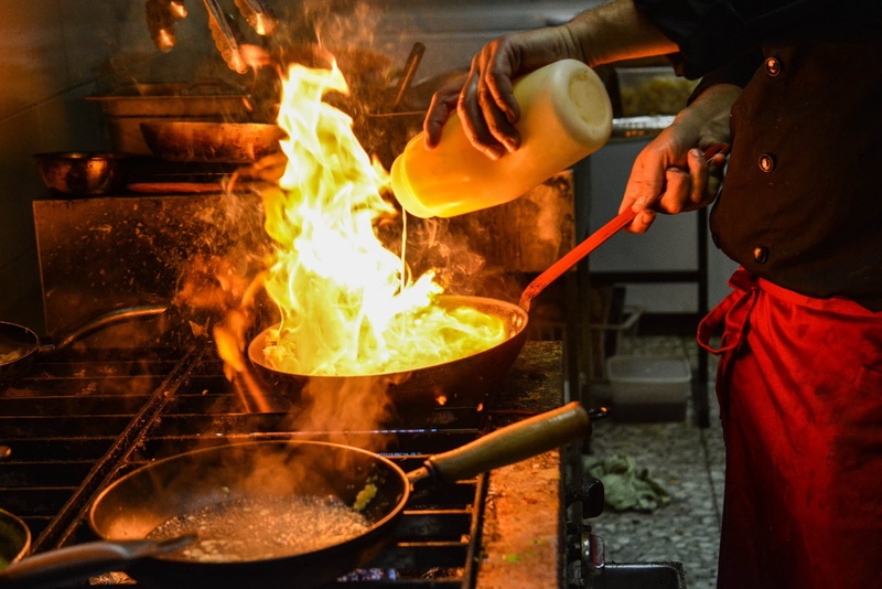 souse, black, heat - temperature, cooking, working, kitchen, pan, burning, preparation, food and drink, plate, household equipment, service, food, skill