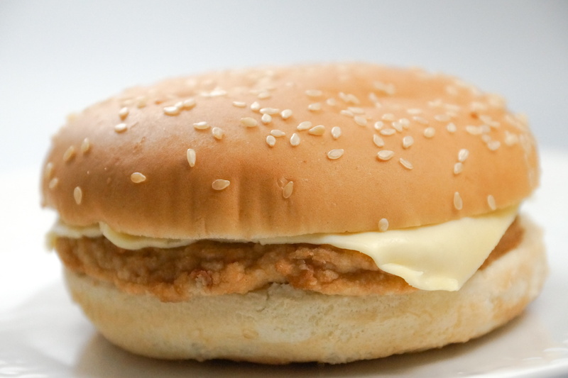 single object, 4K, take out food, fastfood, bun, hamburger, unhealthy, indoors, studio shot, freshness, chicken, meal, food and drink, food, cheeseburger