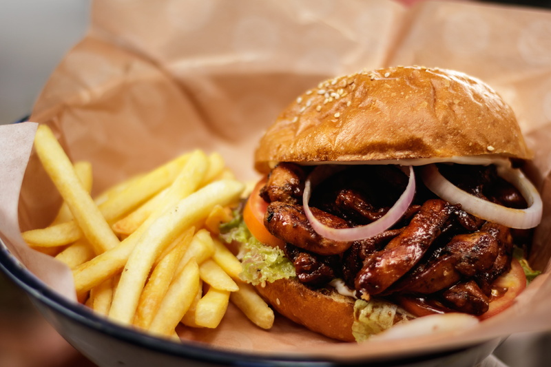 snack, unhealthy eating, chicken, meat, burger, fried, pub food, delicious, food, prepared potato, fast food, french fries, sandwich, food and drink, freshness
