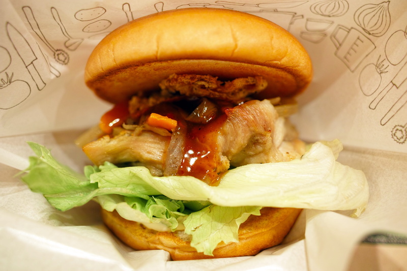 meat, food, sauce, bun, french food, fast food, unhealthy eating, snack, 4K, no people, meal, burger, indoors, lettuce, restaurant, bread, vegetable, mos burger