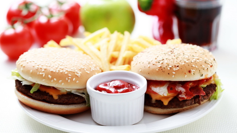fat, american Cuisine, onion, beef, junk Food/Fast Food, sauce, ketchup, potato, burgers, speed, prepared potato, plate, cheese, ready-to-eat, vegetable