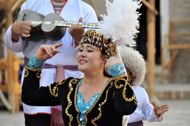 feather, performing arts event, traditional clothing, costume, arts culture and entertainment, skill, creativity, uzbekistan, headdress, khiva, folklore