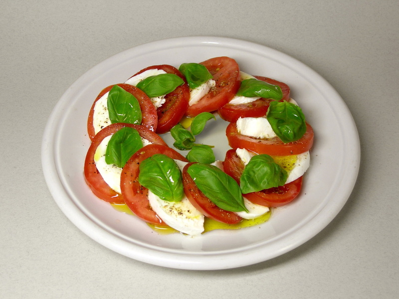 sliced, close-up, eggs, vegetarian food, indoors, plate, ready-to-eat, serving size, vegetable, table, directly above, freshness, tomatoes, still life