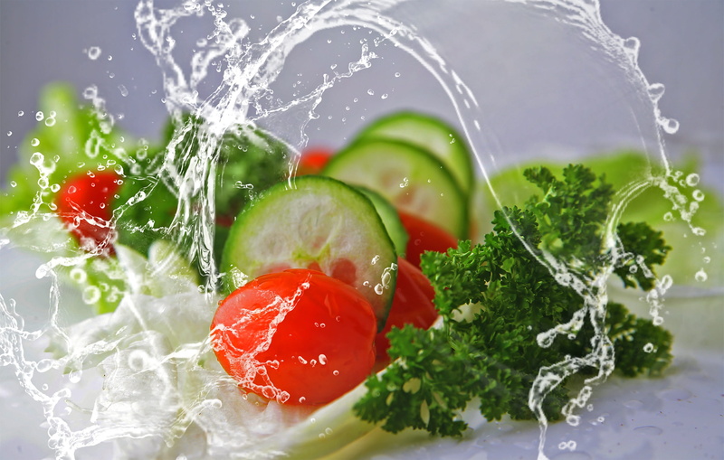 salad plate, lettuce leaves, leaves, green, clean, herb, fruit, delicious, salad, nature, cucumbers, mint leaf - culinary, water, red, motion, food, no people