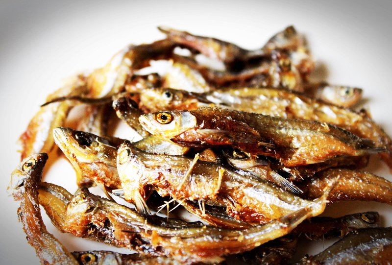 part, dried, gold, white, health, fish, red, savory, fresh, flores, roast, salad, focus on foreground, meal, selective focus, serving size, view, garlic