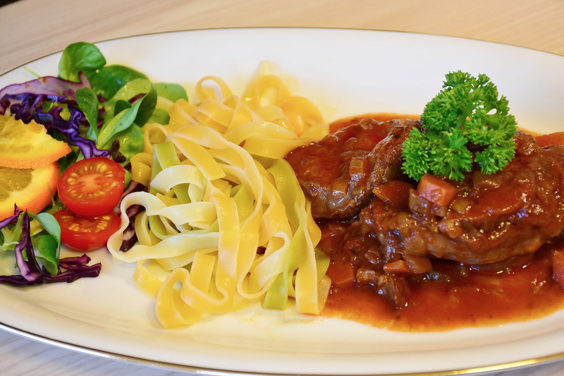 serving size, 5K, no people, Veal, healthy eating, kitchen, freshness, italian food, ready-to-eat, italian, Court, place, still life, Calf, sauce, onion