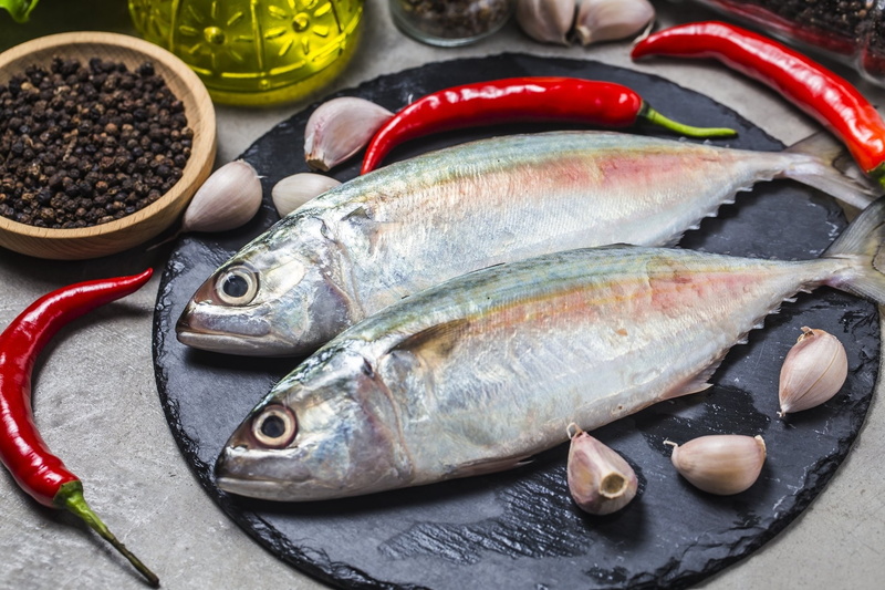 no people, food and drink, large group of objects, indoors, raw food, still life, container, seafood, vertebrate, high angle view, Fish, animal, curry