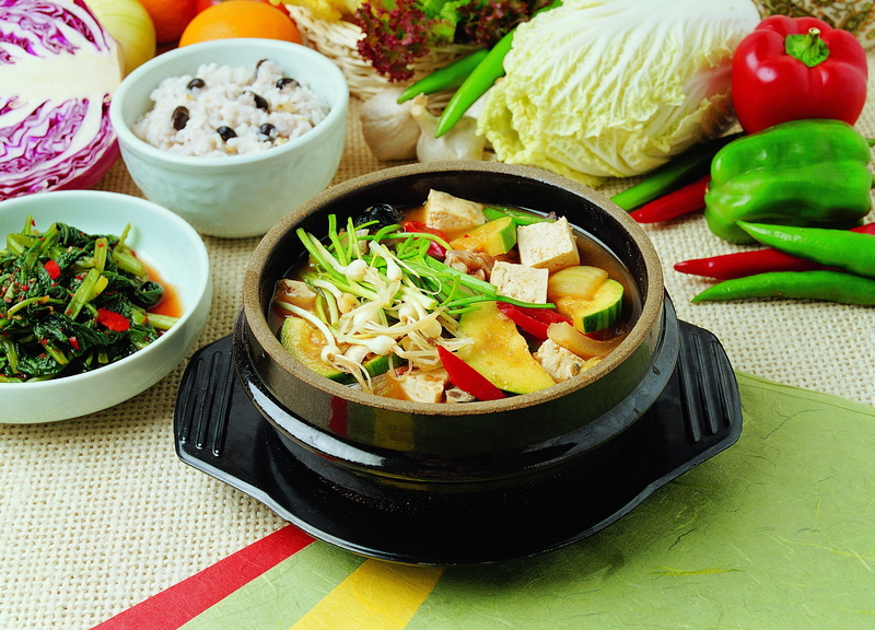 lunch, no people, ceramic, pepper - Vegetable, variation, stir-Fried, spice, tray, still life, refreshment, bean, food and drink, stew, bowl, green Color