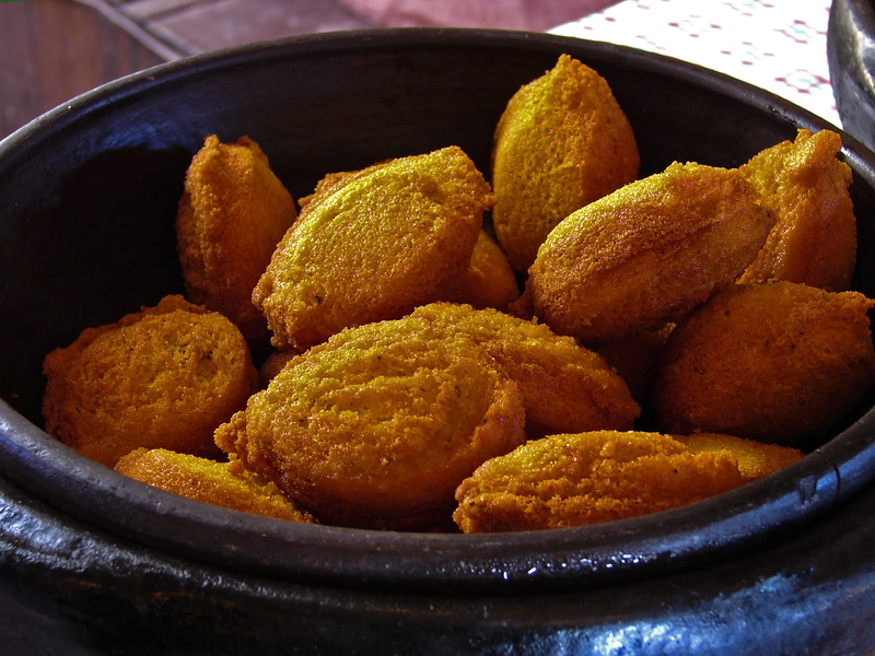 fried chicken, Bahian, bowl, table, no people, snack, potato, prepared potato, Food, close-up, 2K, container, still life, gastronomy, food and drink, Acarajé