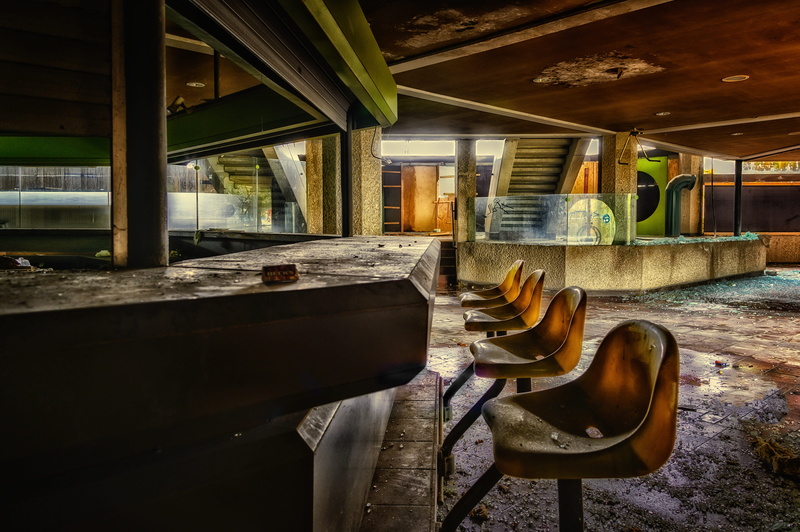 light, indoors, lost places, seat, counter, domestic room, architectural column, dark, architecture, built structure, old, restaurant, shadow, day, nostalgia