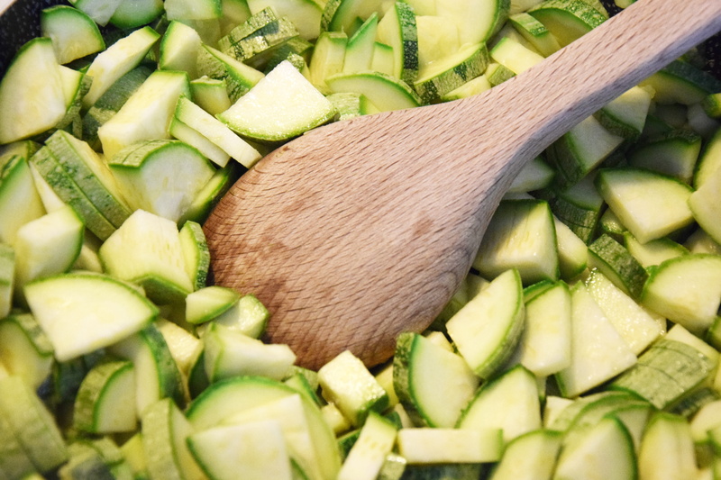 no people, meal, green color, close-up, garden, slice, wellbeing, eat, recipe, kitchen, large group of objects, kitchen utensil, directly above, aroma