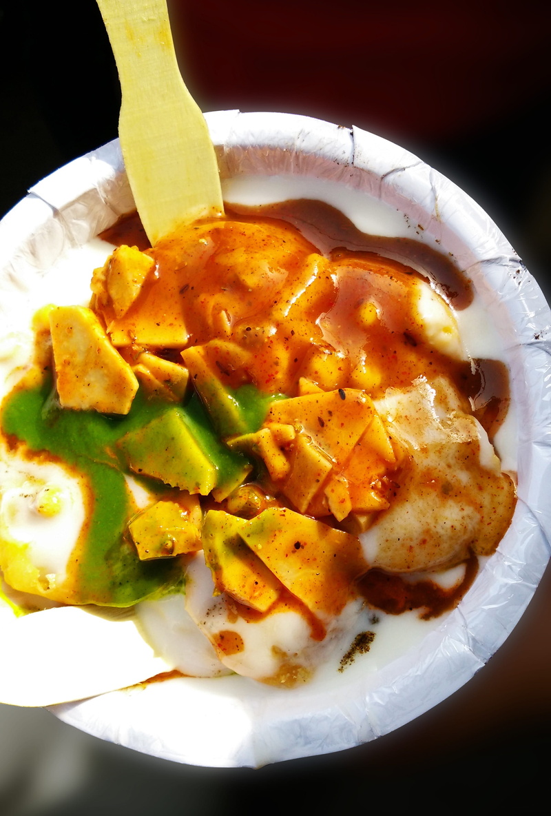 spicy, temptation, food and drink, delhi, condiment, chaat, no people, vegetable, culture, 2K, fast food, ready-to-eat, prepared potato, plate, tasty