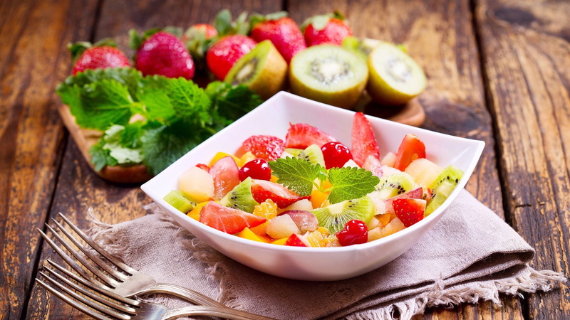 no people, table, fruit, slice, berry fruit, diet food, 1080P, salad, freshness, snack, bowl, vegetarian food, fruit salad, ripe, mint leaf - culinary