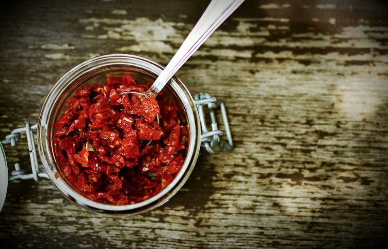 chopped, berry fruit, spoon, 5K, Oil, food and drink, fruit, mediterranean, wellbeing, kitchen utensil, kitchen, preserved, eat, tomatoes, freshness, close-up