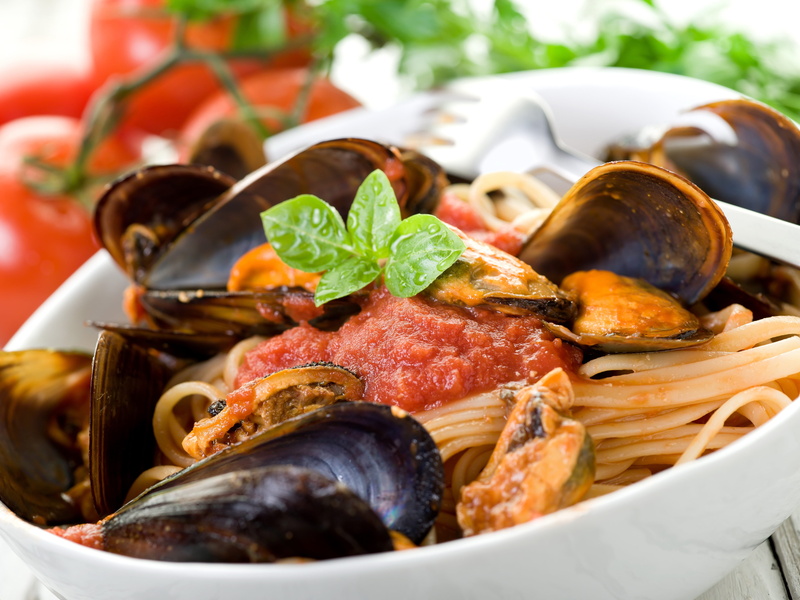 italian food, focus on foreground, temptation, vegetable, 5K, cooking, prepared Shrimp, plate, basil, cultures, lunch, close-up, slice, spice, garnish
