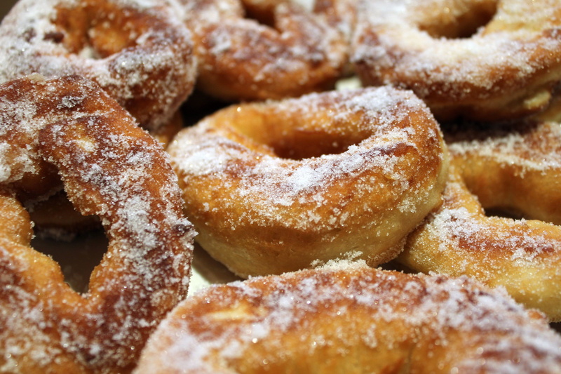 baked goods, baked, confectionery, backgrounds, recipe, doughnuts, no people, treat, delicious, donut, baked pastry item, unhealthy eating, large group of objects