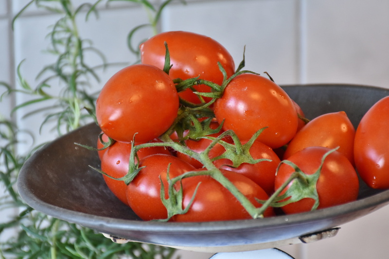 weigh, ripe, vegetarian, horizontal, Healthy, table, meatless, cherry tomato, Tomato, group of objects, no people, eat, Salad, focus on foreground, calories