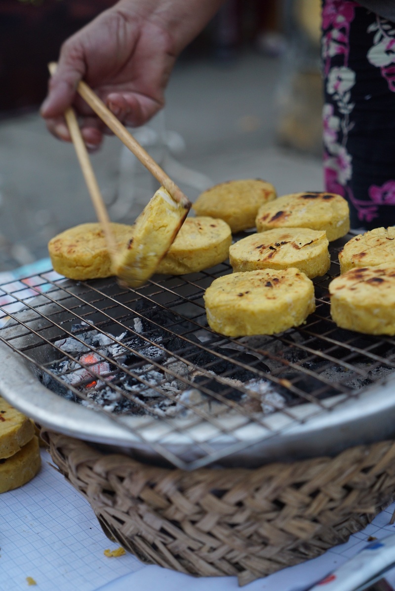 hand, preparation, preparing food, hoian, vitamins, real people, eat, food, snack, focus on foreground, delicious, healthy, holding, market, vegetables