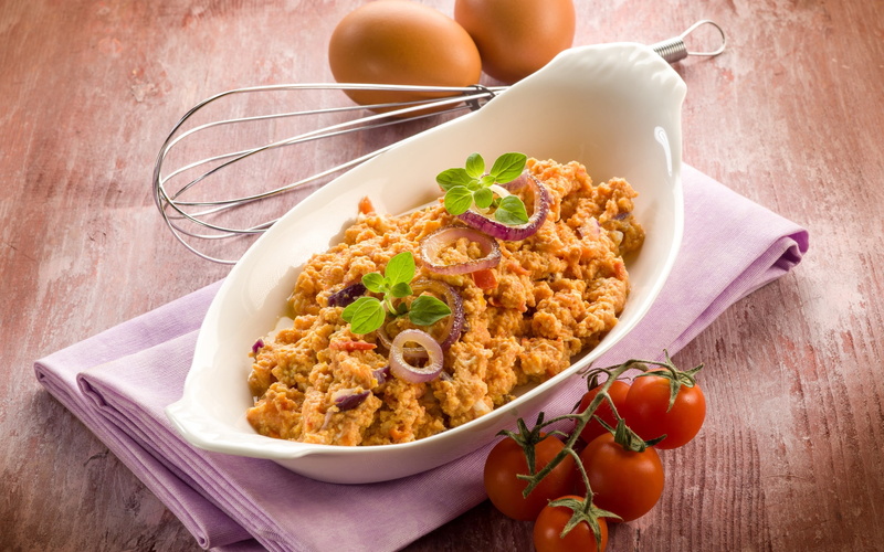 white, parsley, chicken Meat, scrambled Eggs, spice, cooking, gourmet, close-up, tray, fruit, still life, onions, egg, dieting, wellbeing, plate, table