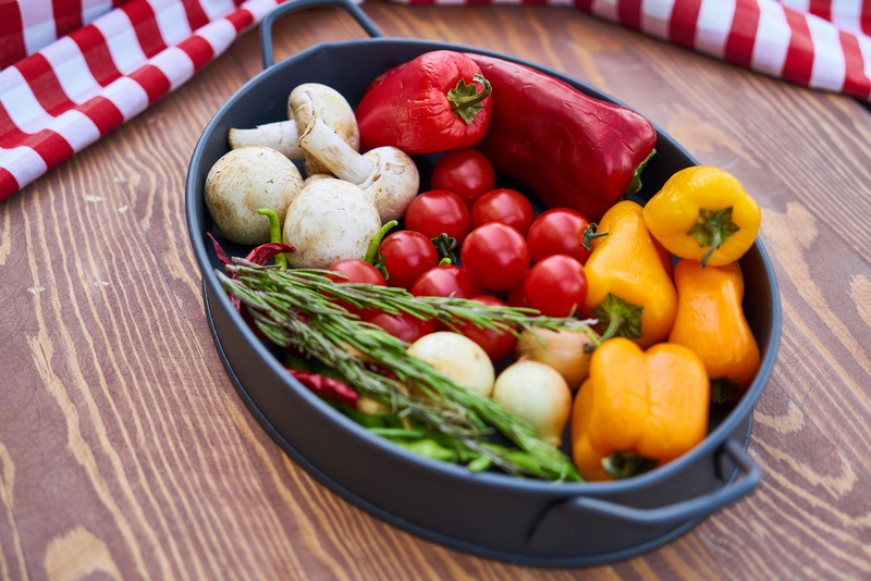 kitchen, bowl, photo, freshness, restaurant, knife, vegetables, tomato, wellbeing, food and drink, still life, variation, place mat, vegetarian, fruit