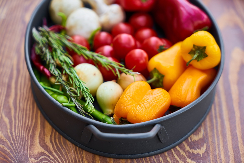 background, vegetarian, detail, 5K, fresh, diet, nutrition, fruit, cafe, kitchen, nobody, garlic, vegan, close-up, copy space, carrot, wood, detail shots