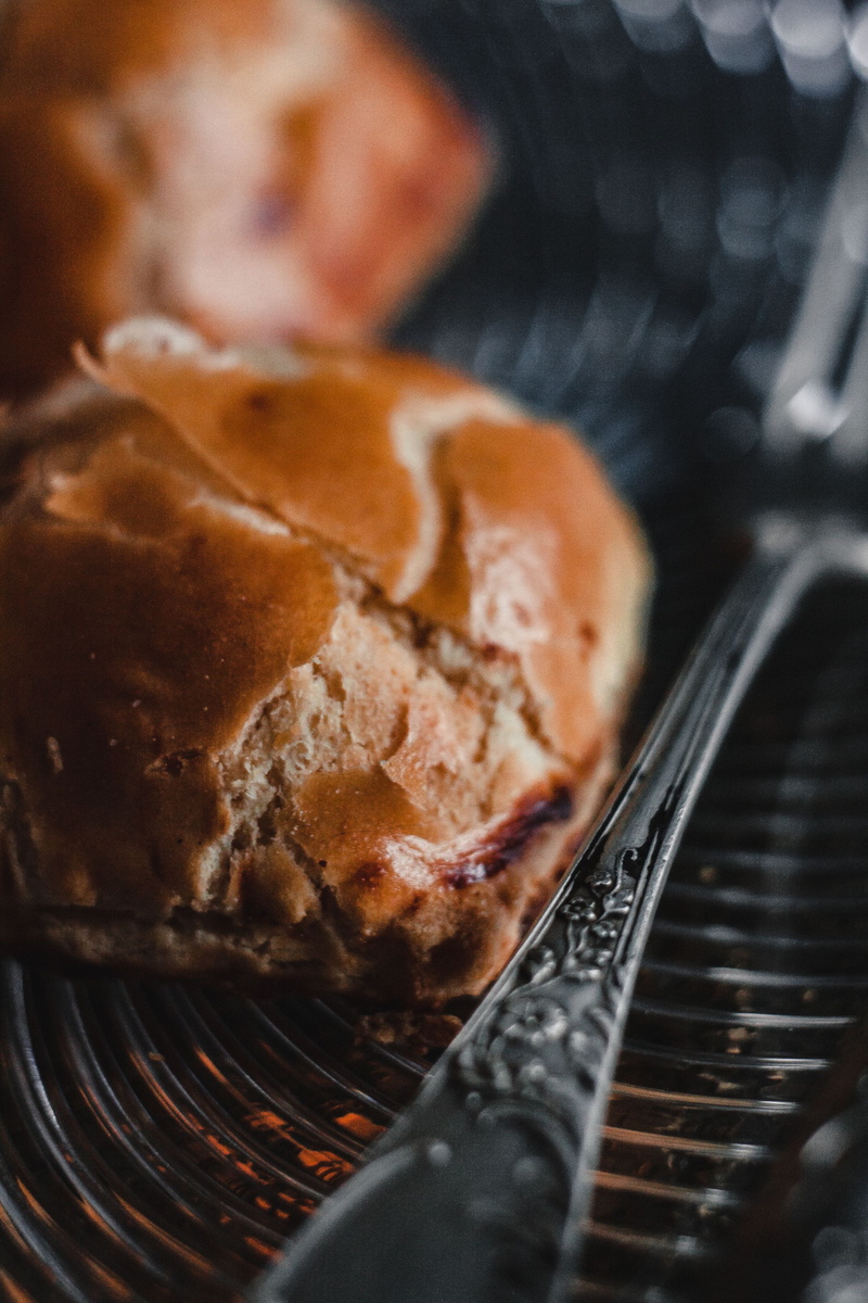 brown, sweet food, cooking, bread, barbecue, dessert, selective focus, inside, still life, cake, gourmet, close-up, ready-to-eat, pastry, Sweet buns, cream cheese