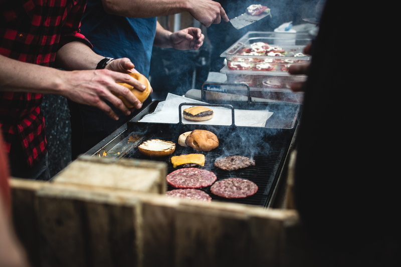 food, preparing food, grilling, burger, freshness, variation, one man only, real people, people, japanese food, 5K, food and drink, concession stand, retail
