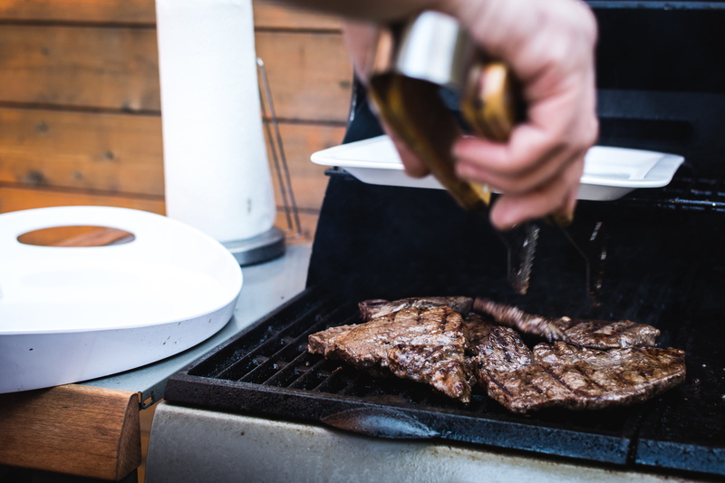 steaks, barbecue Grill, midsection, cooking, people, paleo, food, hands, steak, hand, food and drink, 5K, barbecue, human Hand, meat, preparing food, red meat