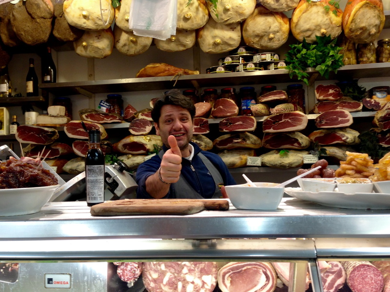 retail display, business, 2K, adult, lifestyles, market, gourmet, real people, occupation, retail, men, cuisine, variation, thumbs up, italia, choice