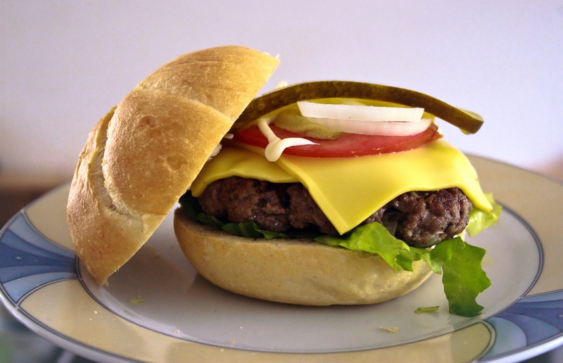 2K, freshness, food, meal, white, cheeseburger, cheese, onion, relish, meat, delicious, serving size, hamburger, tomato, european, tasty, burger, plate