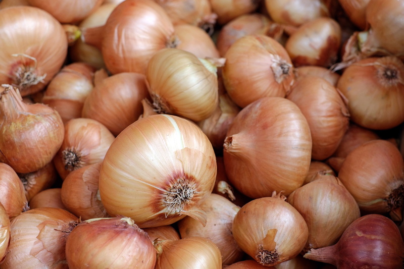 healthy eating, high angle view, abundance, onions, food, no people, market, homegrown produce, large group of objects, close-up, healthy, brown, still life