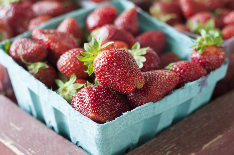 large group of objects, food and drink, box, 2K, close-up, abundance, strawberry, organic, berry fruit, healthy eating, container, fruit, summer, food