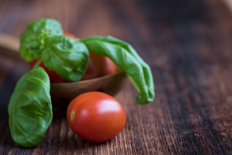 herb garden, vegetarian food, focus on foreground, food, mediterranean, nutrition, leaf, eat, ocimum basilicum, plant part, table, leaves, spice, tomato