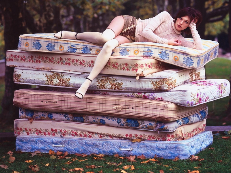white, the pea, Princess, 720P, Milla Jovovich, lot, mattress