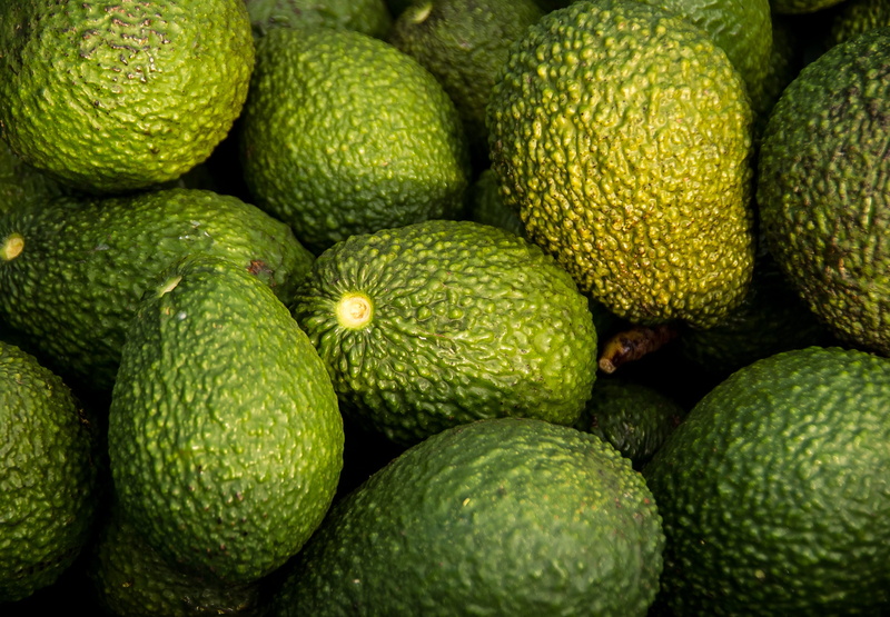 bunch, ripe, healthy eating, harvest, avocados, picked, market stall, food, backgrounds, no people, large group of objects, market, green, avocado, full frame