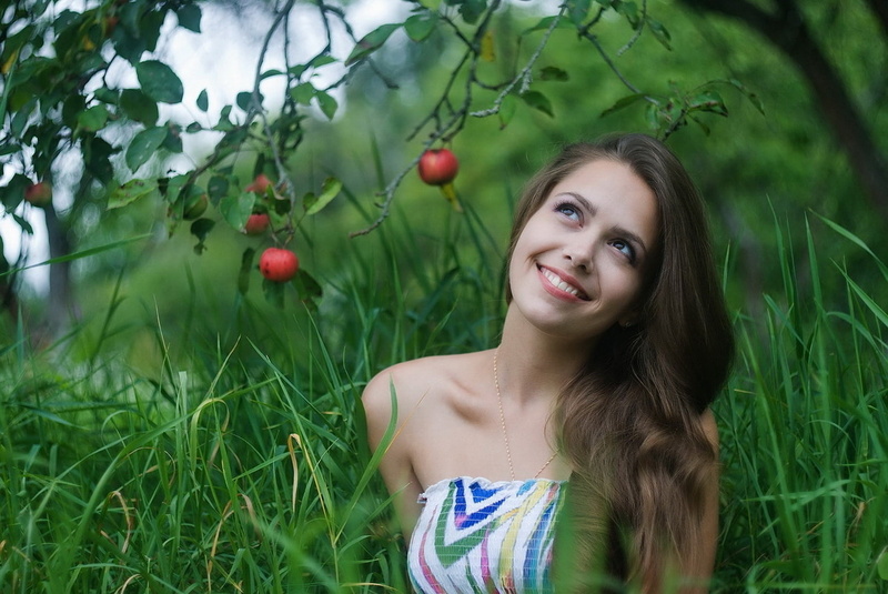 human Face, yellow, top, 720P, girl, green, outdoors, tube, hair, teenager, food and drink, white, ripe, rural Scene, food, beauty In Nature, walk, people