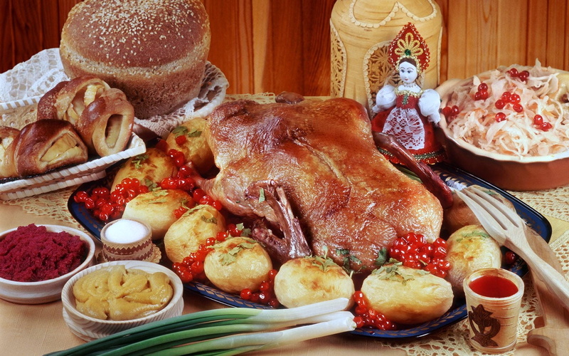 indoors, roast Turkey, wood - Material, cooking, eating utensil, turkey Meat, ready-to-eat, christmas, close-up, food And Drink, turkey - Bird, holiday