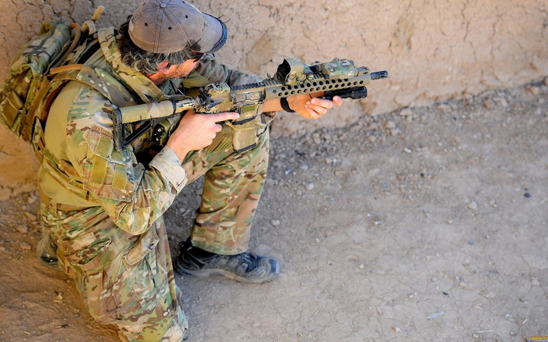 weapon, one person, focused, day, camouflage, adult, military uniform, clothing, soldier, military, men, armed forces, uniform, squatting, army soldier